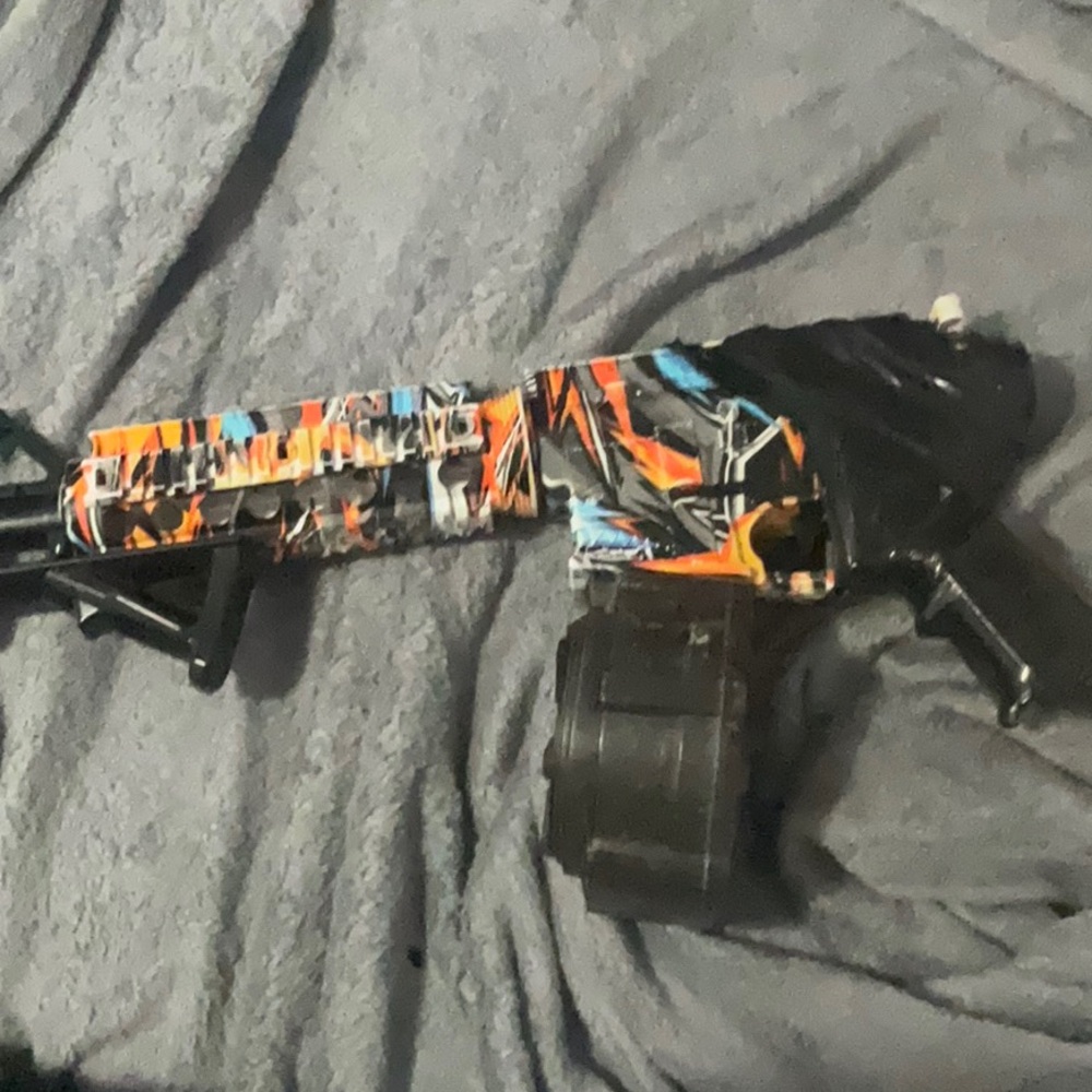 Custom Graffiti Style Toy Gun - Picture 2 of 3